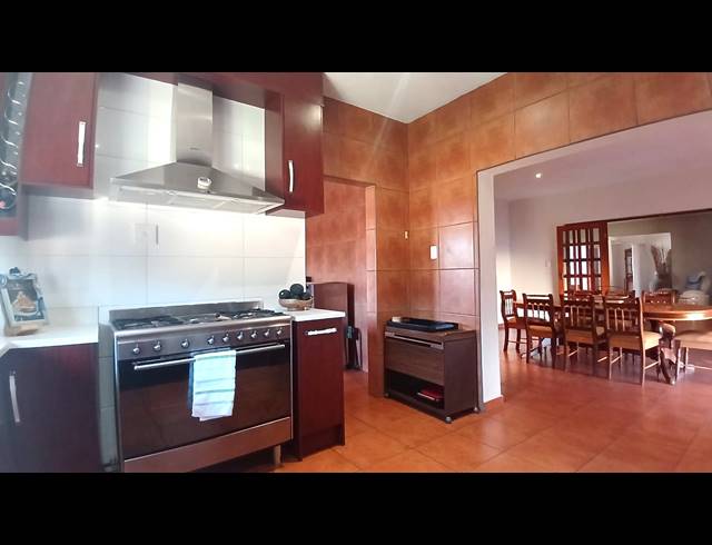 5 BEDROOM HOUSE FOR SALE IN GOLF PARK